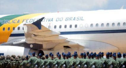 Nervoso e gaguejando, porta-voz da FAB lê nota sobre o avião com cocaína 