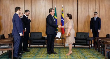 Bolsonaro oficializa nova embaixadora venezuelana nomeada por Juan Guaidó