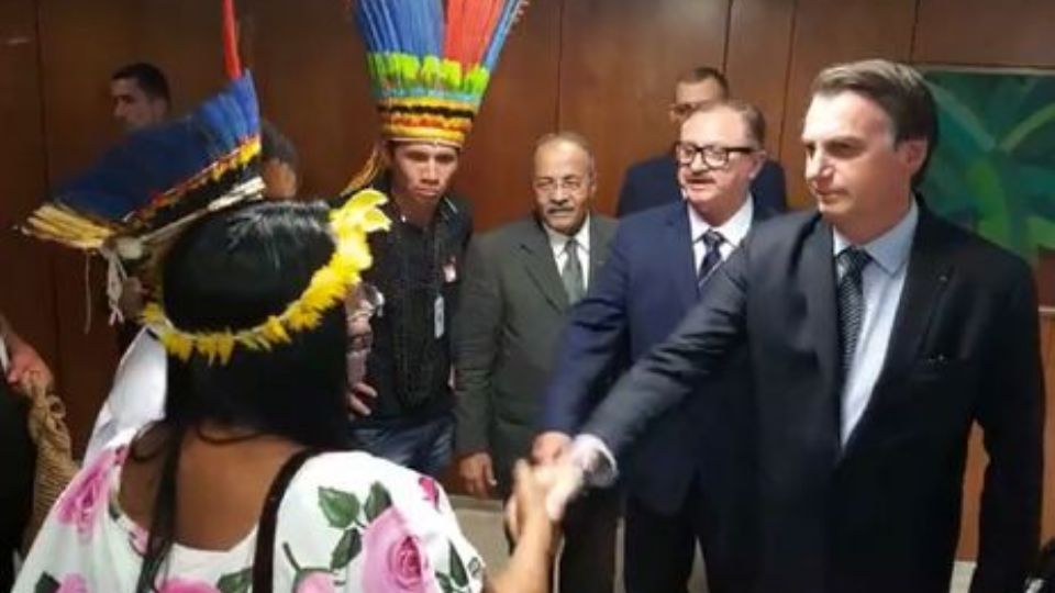 Bolsonaro no encontro com supostos representantes indígenas (Reprodução)