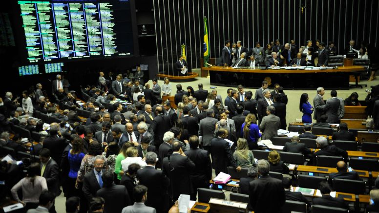 Em silêncio, Câmara aprova “minirreforma trabalhista”