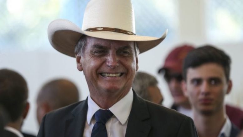 Não basta ser obscuro, tem que louvar o obscurantismo