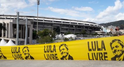 Copa América: Ativistas estendem faixa de "Lula livre" em frente ao Maracanã