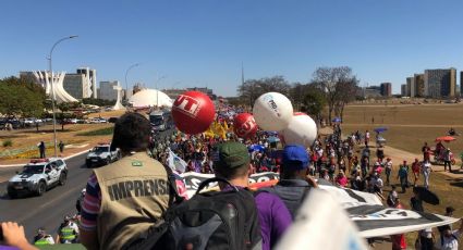 Estudantes e professores realizam protesto em defesa da Educação em Brasília