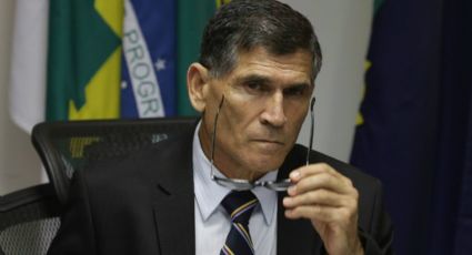 Santos Cruz critica fala de Bolsonaro sobre Coronavac: “Vergonha!”