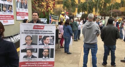 Em dia de votação, trabalhadores protestam contra reforma da Previdência na Câmara