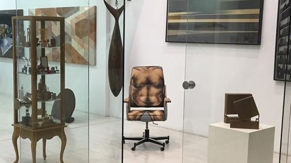 Obra exposta na galeria Carminha Macedo em BH (Foto: Breno Barbosa/reprodução/Instagram)