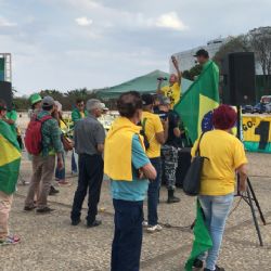 STF sob pressão: manifestantes pedem Lula Livre e instalação da CPI da Lava-Toga