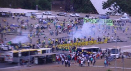 Manifestantes pró-intervenção militar são surpreendidos com intervenção militar em frente ao STF