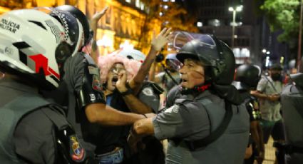 PM dispara spray de pimenta na boca de manifestante durante ato do Passe Livre em SP