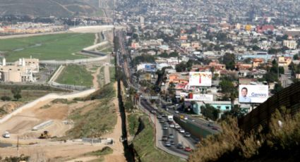 Grupo de brasileiros deportados dos EUA viajou com algemas nos pés e nas mãos