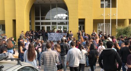 No Chile, milhares de estudantes organizam manifestações para boicotar o vestibular