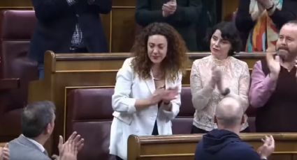 Vídeo: Deputada da coalizão de esquerda vota debilitada por câncer e é aclamada por parlamento espanhol