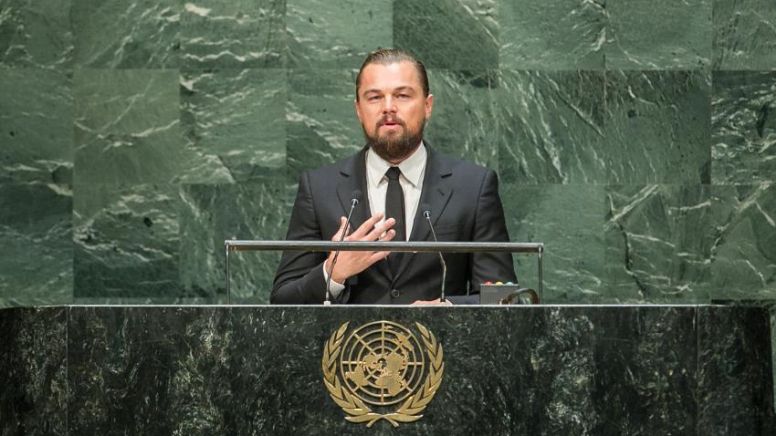 Leonardo DiCaprio incentiva jovens brasileiros a tirarem o título: "Fundamental para a mudança"