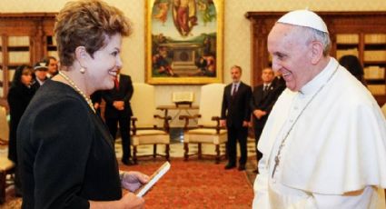 Governo do Rio recua e recolhe apostilas com charge que debocha de Dilma e papa Francisco