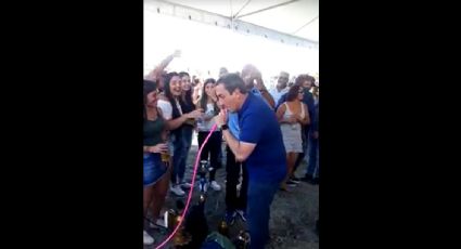 Prefeito de Mogi das Cruzes é filmado sem máscara em evento onde ainda compartilha narguilé
