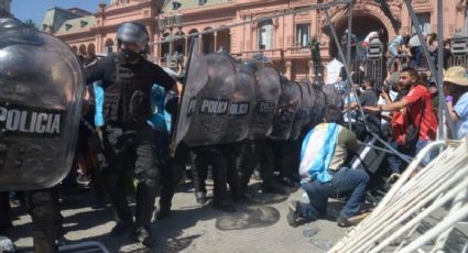 Repressão a fãs de Maradona na Praça de Maio gera conflito político na Argentina