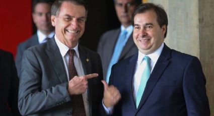 Bolsonaro faz comentário homofóbico sobre Maia e Doria após provocação