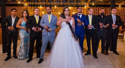 Vídeo: Noivos fazem ensaio com armas em festa de casamento