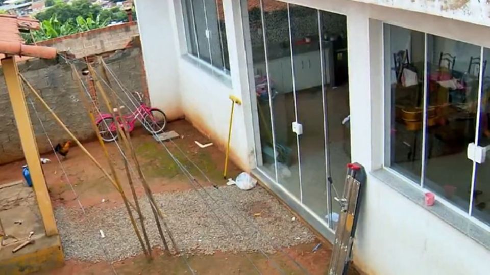 O crime ocorreu na casa onde a família morava - Foto: Reprodução EPTV
