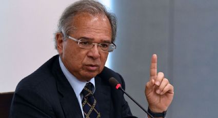 Live com participação de Paulo Guedes tem invasão ‘hacker’ com vídeos pornográficos e músicas