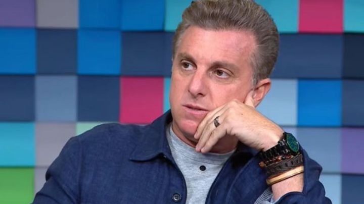 Bolsonaristas levantam hashtag contra Luciano Huck após apresentador defender Felipe Neto