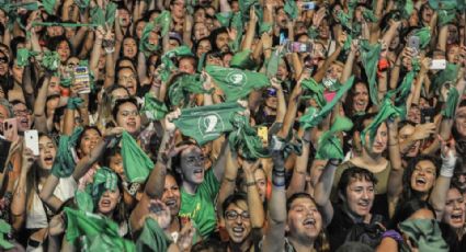 Mulheres argentinas realizam ato gigantesco em favor do aborto livre