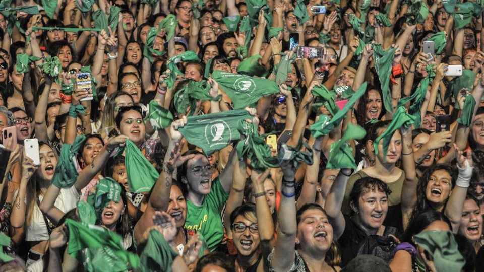 Mulheres argentinas em manifestação pelo aborto livre (foto: Página/12)