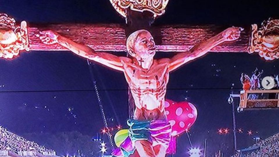 Jesus das Favelas, carro alegórico da Mangueira no Carnaval 2020 (foto: Ivana Bentes, Instagram)