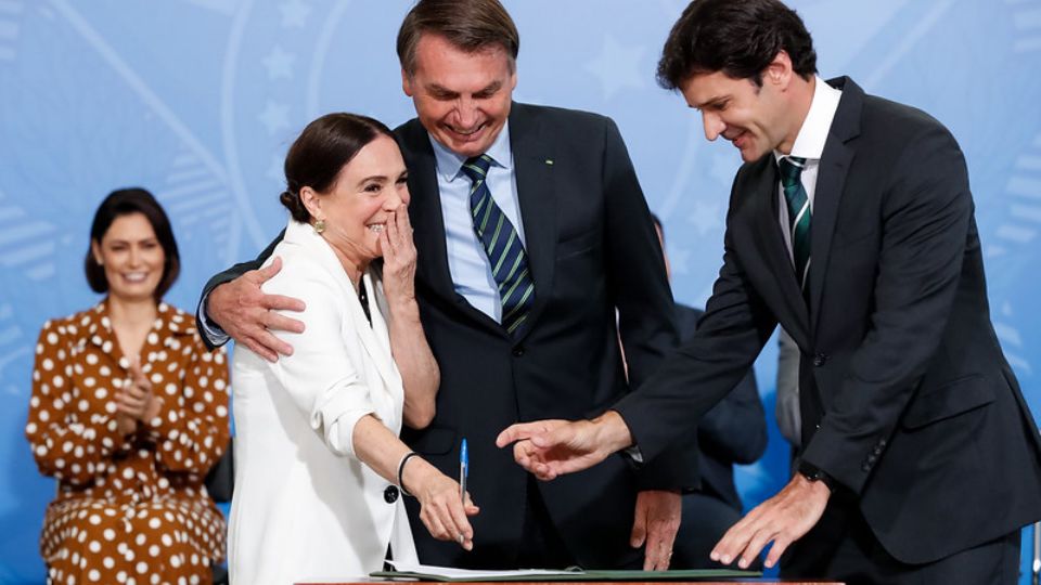 Regina Duarte, Jair Bolsonaro e Marcelo Álvaro Antônio (Foto: Alan Santos/PR)