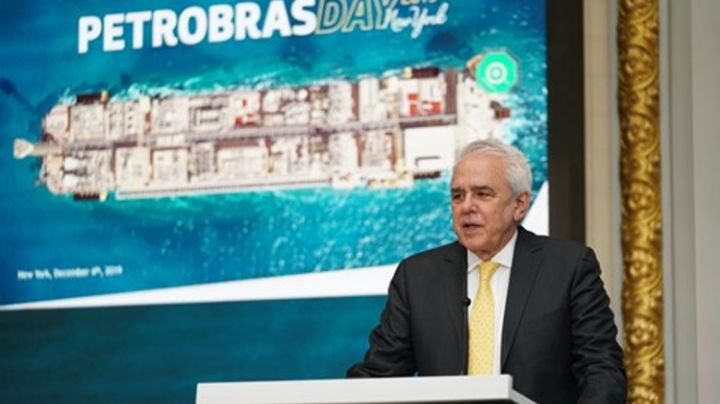 Presidente demissionário da Petrobras aumentou seu bônus em meio a corte de custos