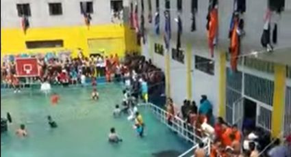 Vídeo: No Equador, presos transformam pátio do presídio em piscina