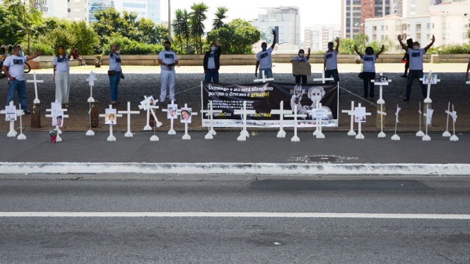 Homenagem ao trabalhadores/as da saúde que perderam a vida no vão livre do MASP (Av. Paulista).
Foto: Sergio Antiqueita/Sindsep