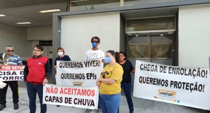 Profissionais de saúde do Hospital Tide Setúbal (SP) protestam contra a falta de EPI