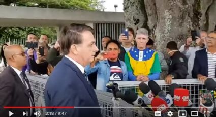 Bolsonaro volta a atacar imprensa e diz que foi a ato pela volta do regime militar, mas defende democracia