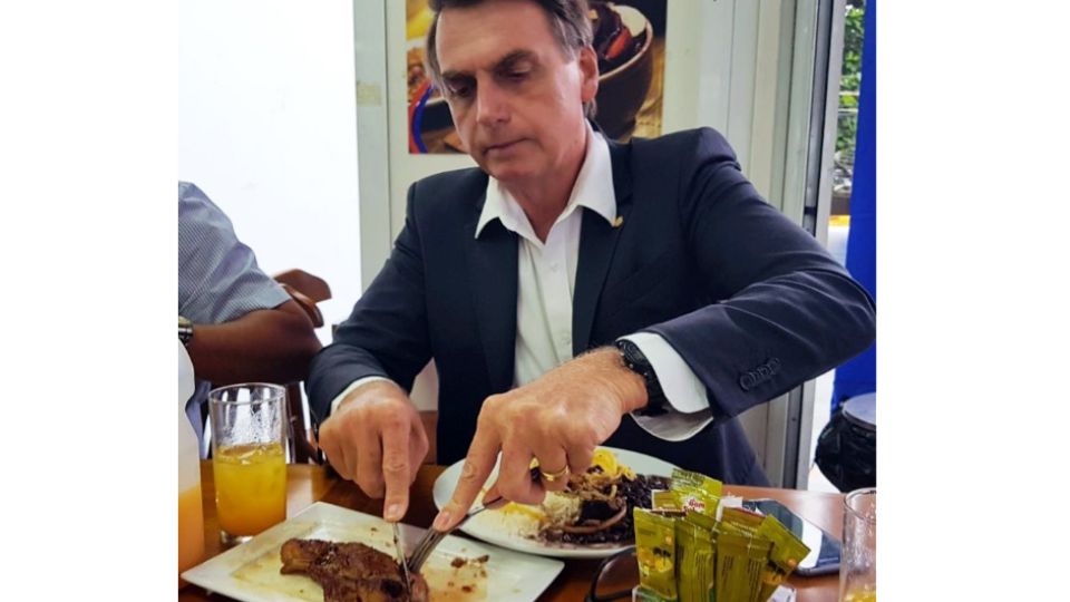 Bolsonaro em churrascaria (Arquivo/Reprodução )