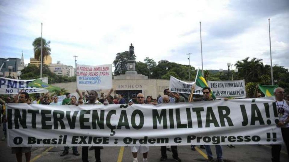 Em 2014, intervenção militar e artigo 142 já aparecia em manifestações da extrema direita brasileira