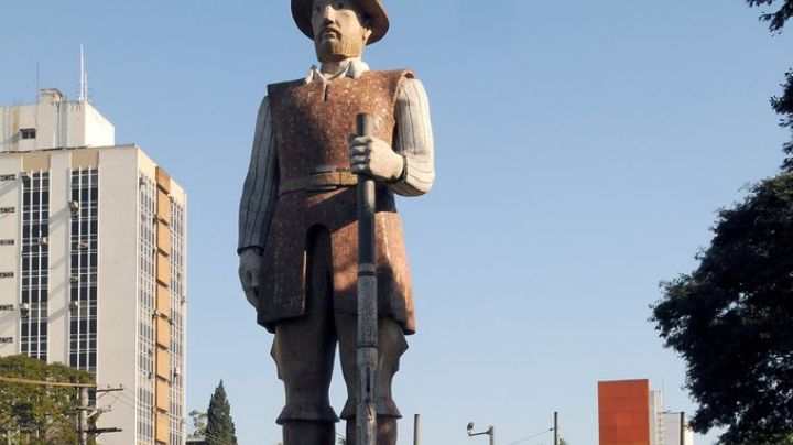 Estátua de Borba Gato agora tem segurança 24h da GCM