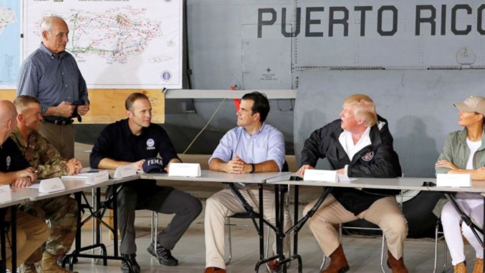 Donald Trump em Porto Rico, após passagem do furacão Maria (foto: ABC News)