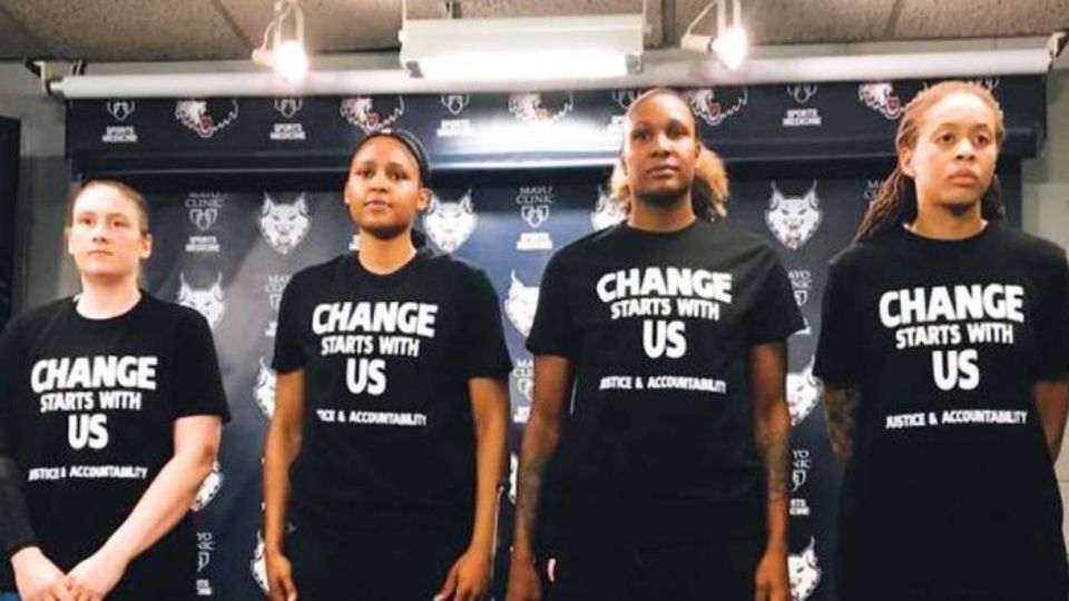 Jogadoras da WNBA (foto: Democracy Now)