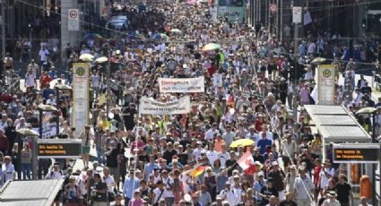 Com slogan nazista, protesto da extrema-direita alemã contra o isolamento reúne 10 mil pessoas em Berlim