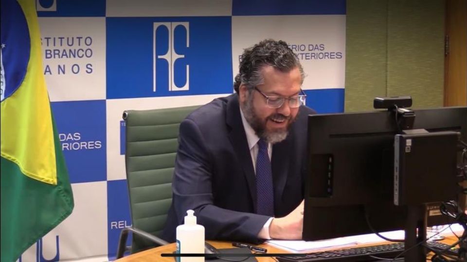 Ernesto Araújo em aula na Escola Superior de Guerra - Reprodução