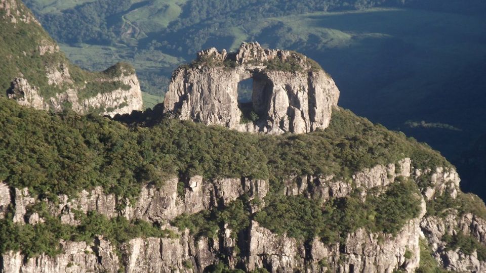 Pedra Furada no parque nacional de São Joaquim, em Santa Catarina (Foto: ICM-Bio)