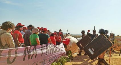 Quilombo do MST resiste à PM de Zema sem acesso à água, comida e sob risco de contaminação