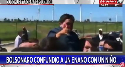 Vídeo de Bolsonaro levantando anão vai parar em TV argentina: "Confundiu com uma criança"