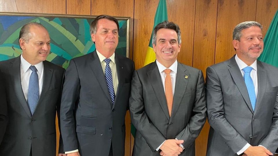 Da esquerda para a direita: Ricardo Barros (PP-PR), Jair Bolsonaro, Ciro Nogueira (PP-PI) e Arthur Lira (PP-AL) | Foto: Reprodução/Twitter