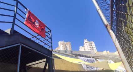 Torcida do São Bernardo leva faixa “Lula Livre” ao estádio onde Lula liderou greves históricas