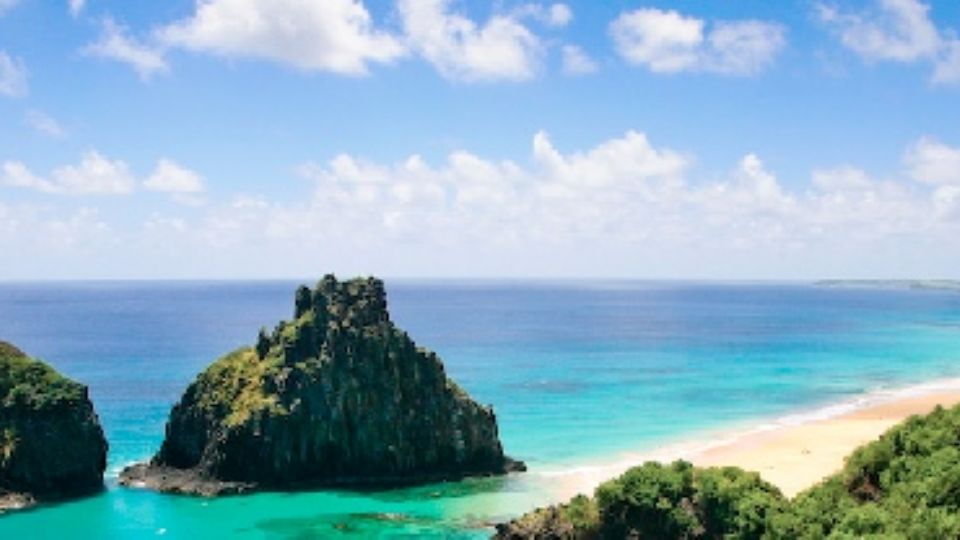 Morro Dois Irmãos, em Fernando de Noronha (Foto Reprodução)