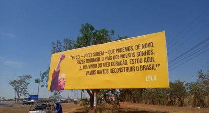 Brasília ganha outdoor com trecho do discurso de Lula no 7 de setembro