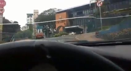 "O povo quer saber": Carro de som percorre ruas de BH expondo "crimes" de Bolsonaro