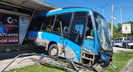 Viatura da PM provoca acidente com BRT e deixa 15 feridos no Rio